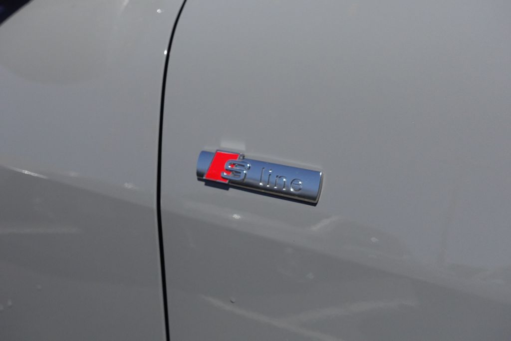 2024 Audi Q4 E-tron Premium photo 5