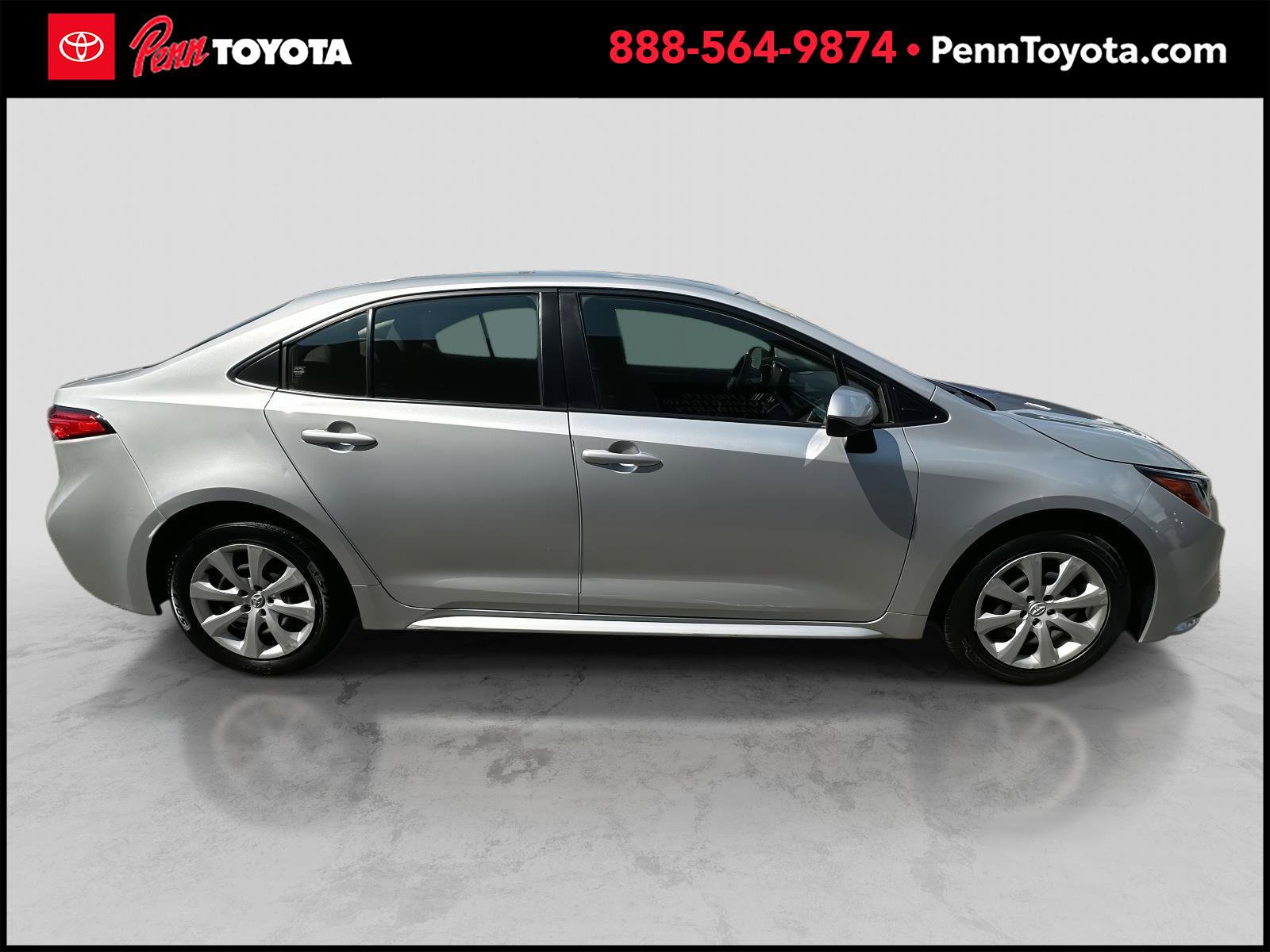 2022 Toyota Corolla LE photo 2