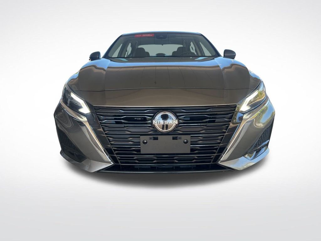 2023 Nissan Altima 2.5 SV photo 2