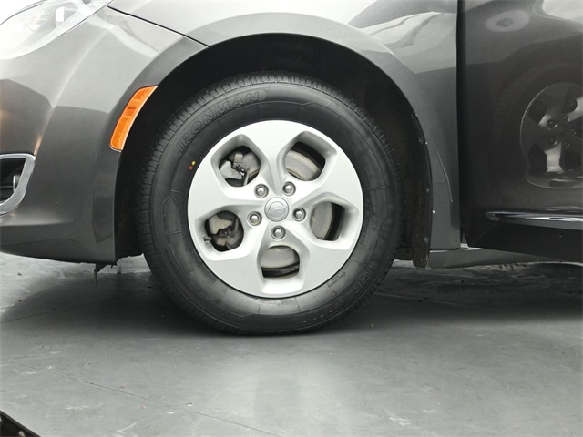 2017 CHRYSLER PACIFICA - Image 32