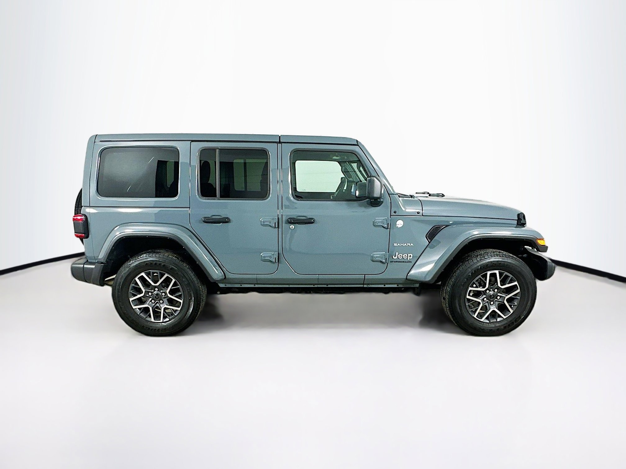 2024 Jeep Wrangler Sahara photo 8