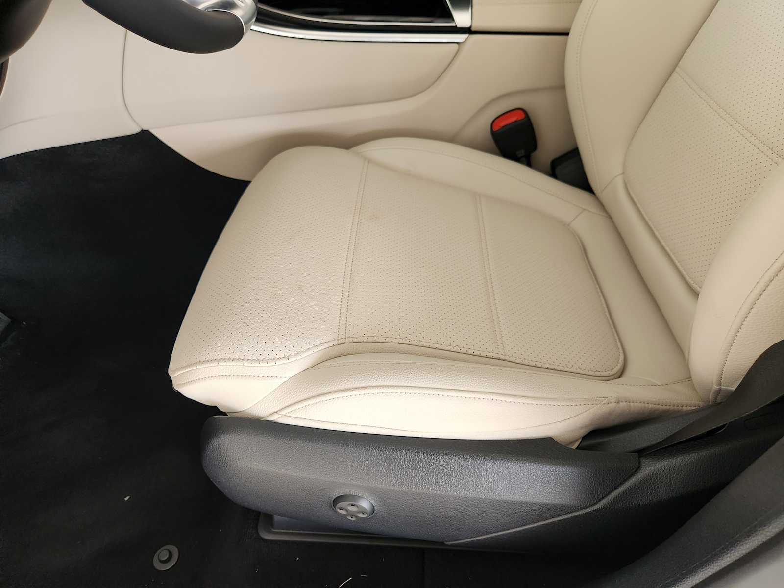 2026 Mercedes Benz GLC 300 photo 18