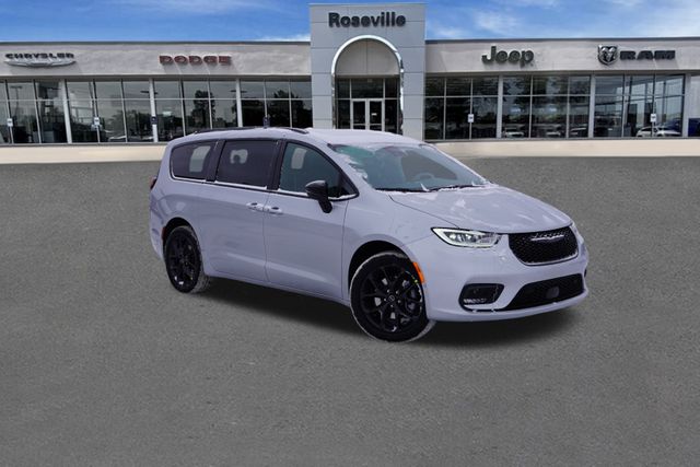 2026 Chrysler Pacifica Limited's photo