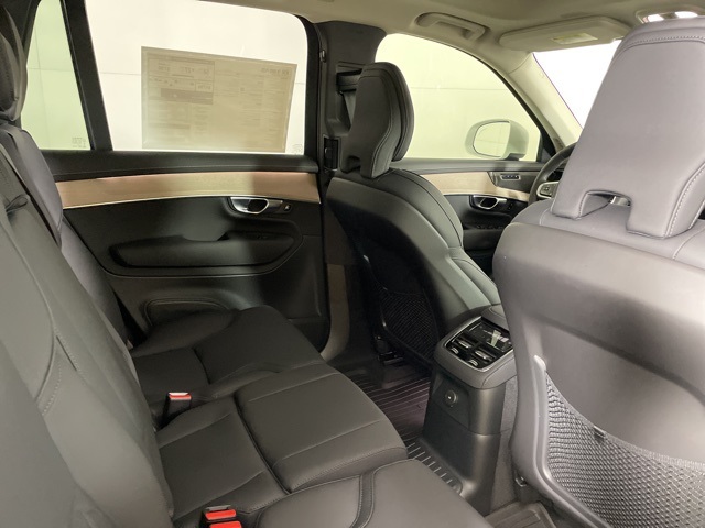 2025 Volvo XC90 T8 AWD Plus photo 17