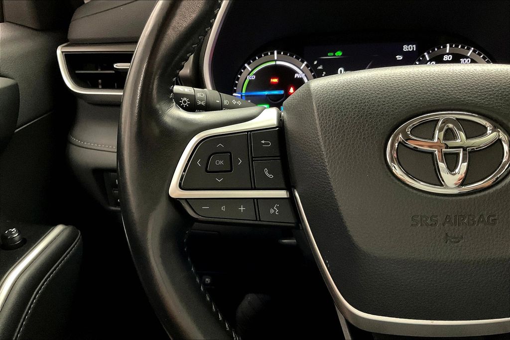 2022 Toyota Highlander Hybrid XLE photo 17