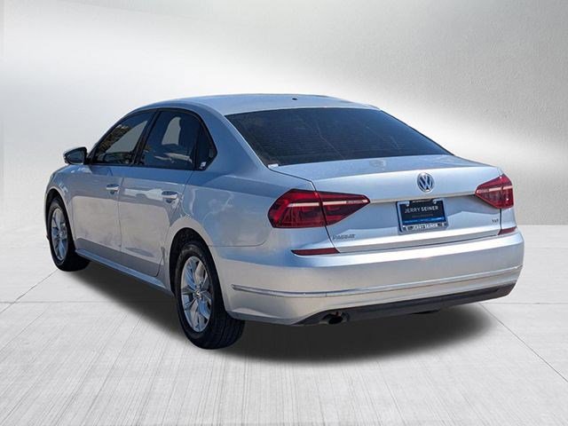 2018 Volkswagen Passat 2.0T S photo 3