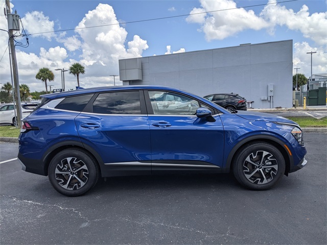 2025 Kia Sportage EX photo 2