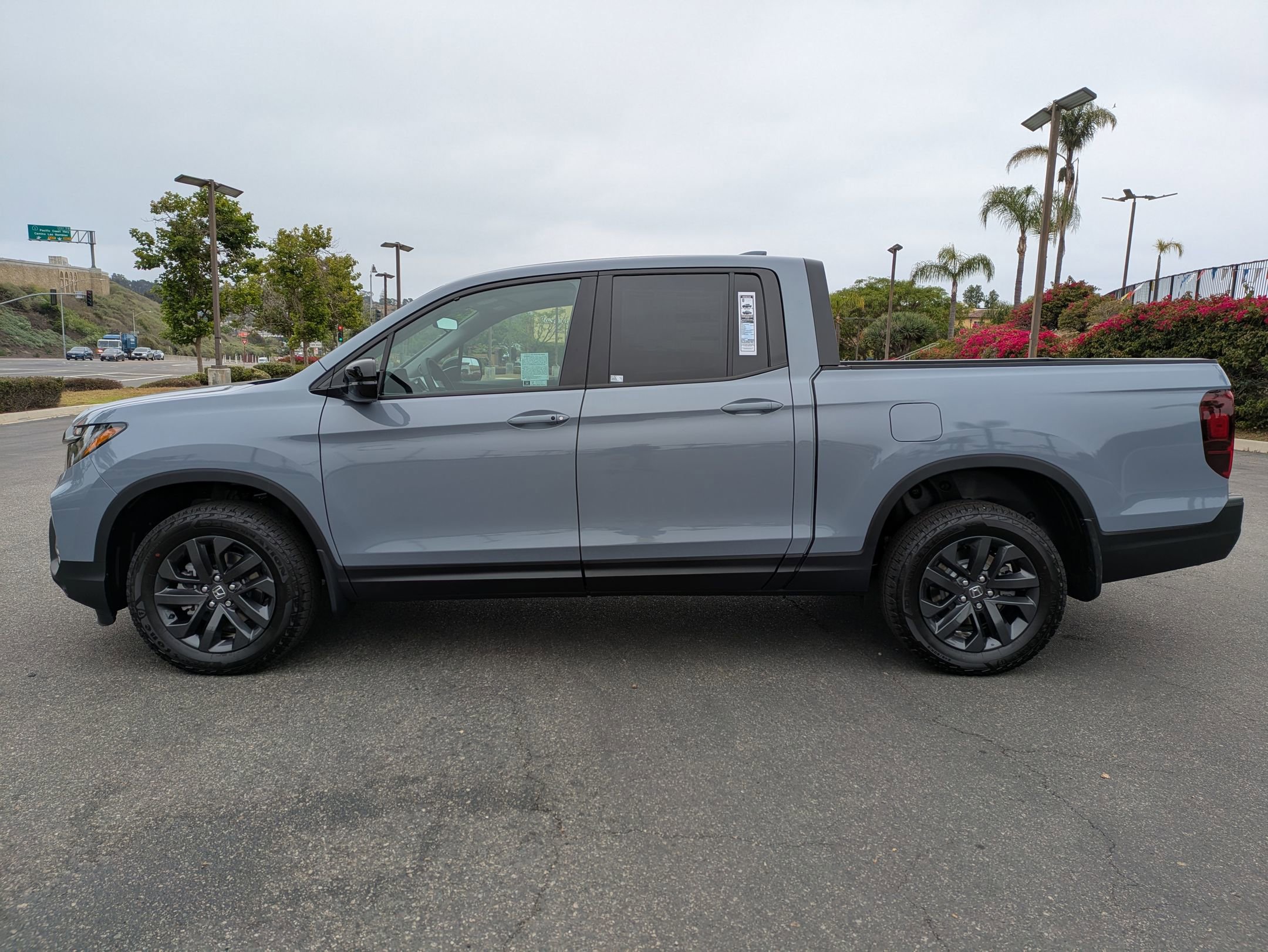 2025 Honda Ridgeline Sport photo 2
