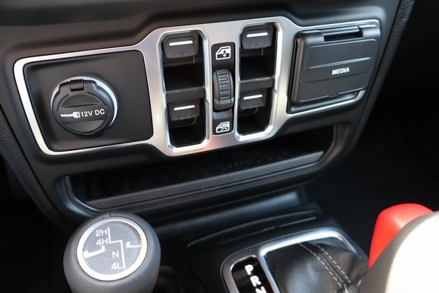 2025 Jeep Wrangler Sahara photo 23
