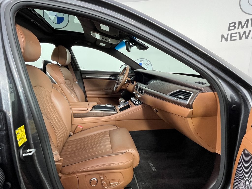 2021 Genesis G90 5.0 Ultimate photo 18