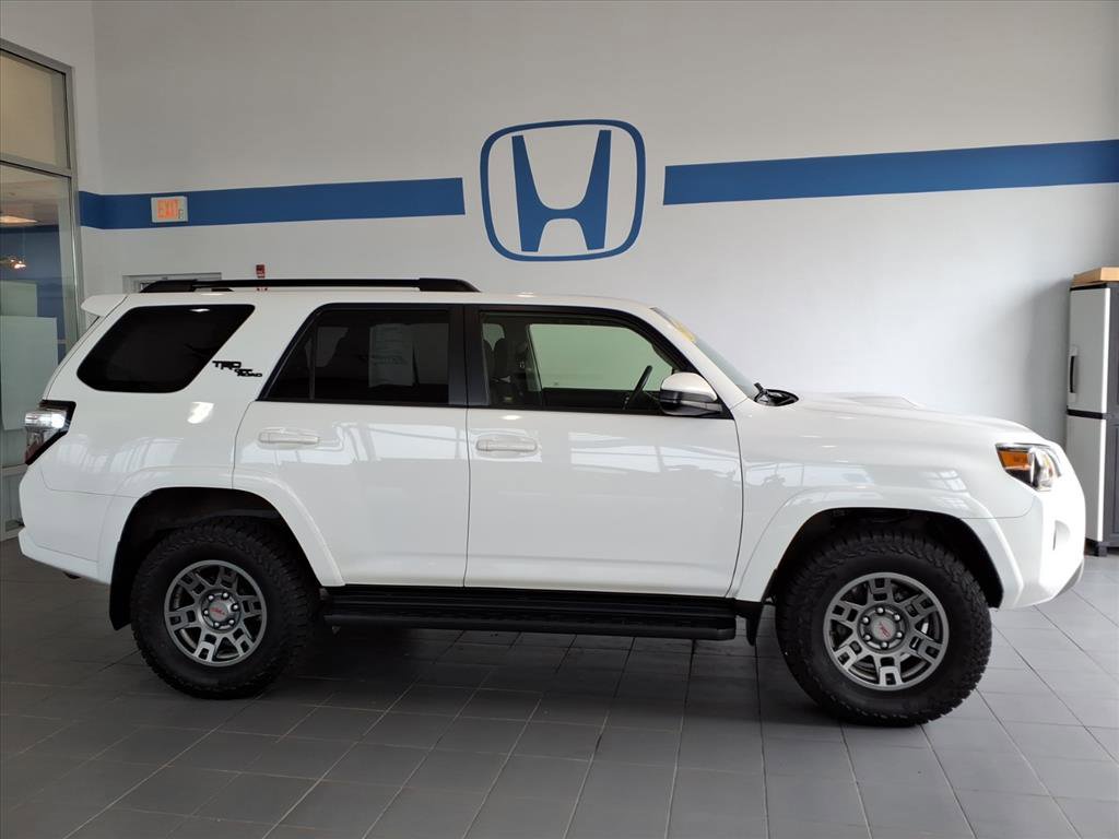 2019 Toyota 4Runner TRD photo 3