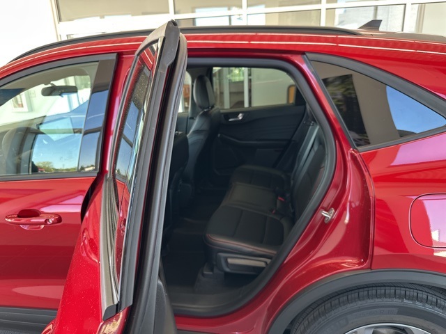 2025 Ford Escape ST-Line photo 32