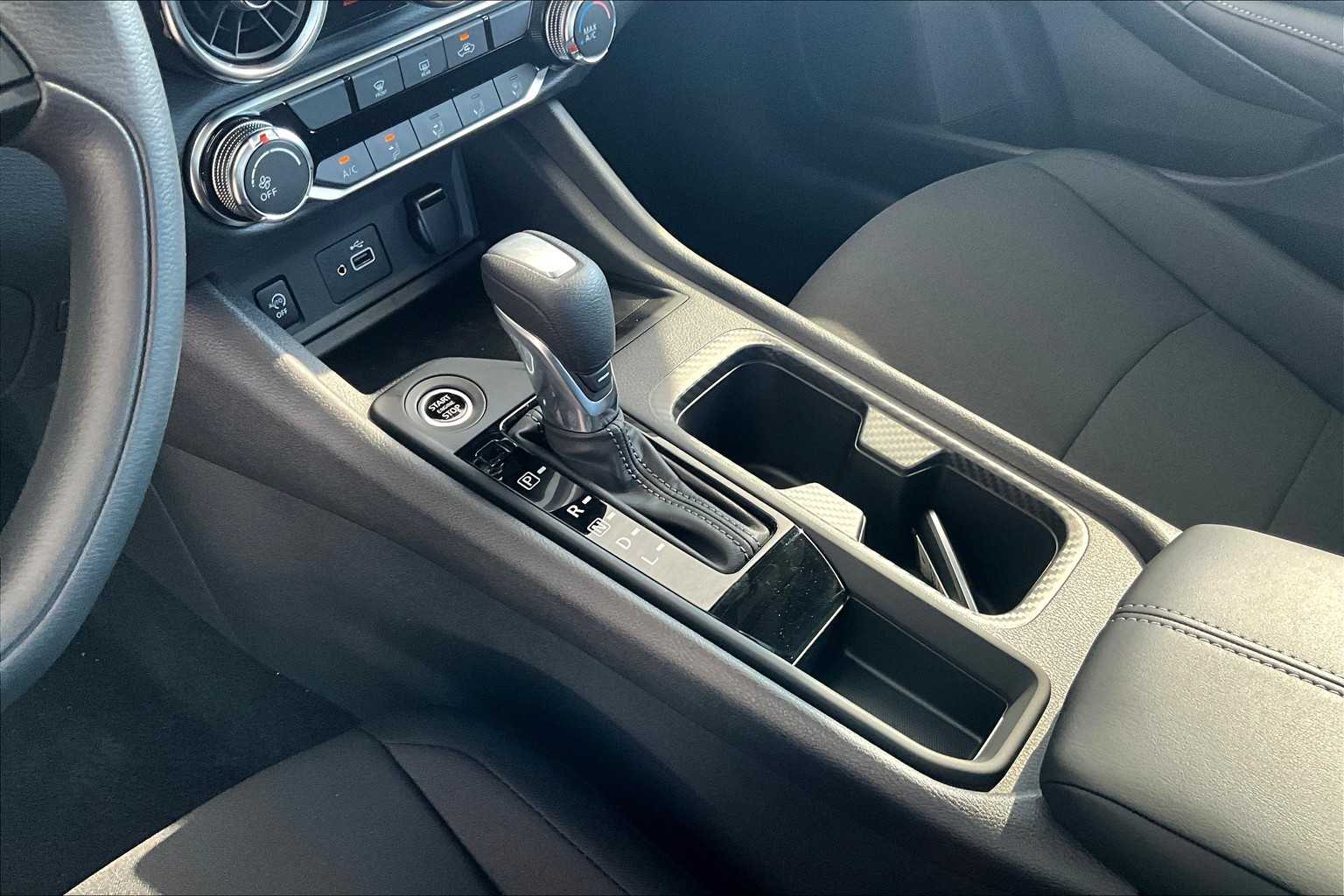 2025 Nissan Sentra S photo 10