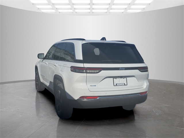 2025 Jeep Grand Cherokee 4xe photo 3