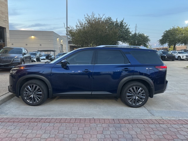 2022 Nissan Pathfinder SL photo 2