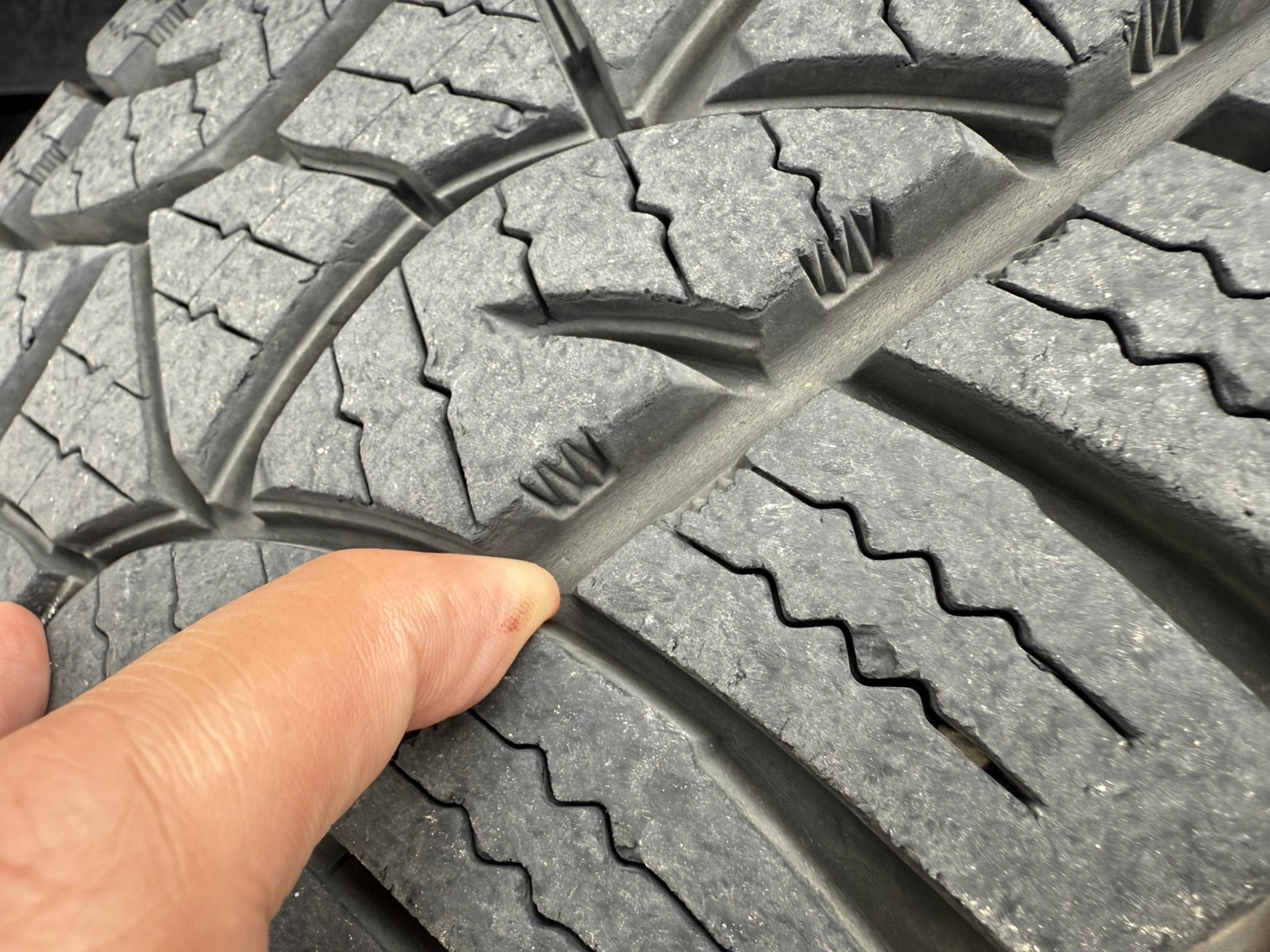 Used 2017 SILVER Nissan PRO-4X image 3