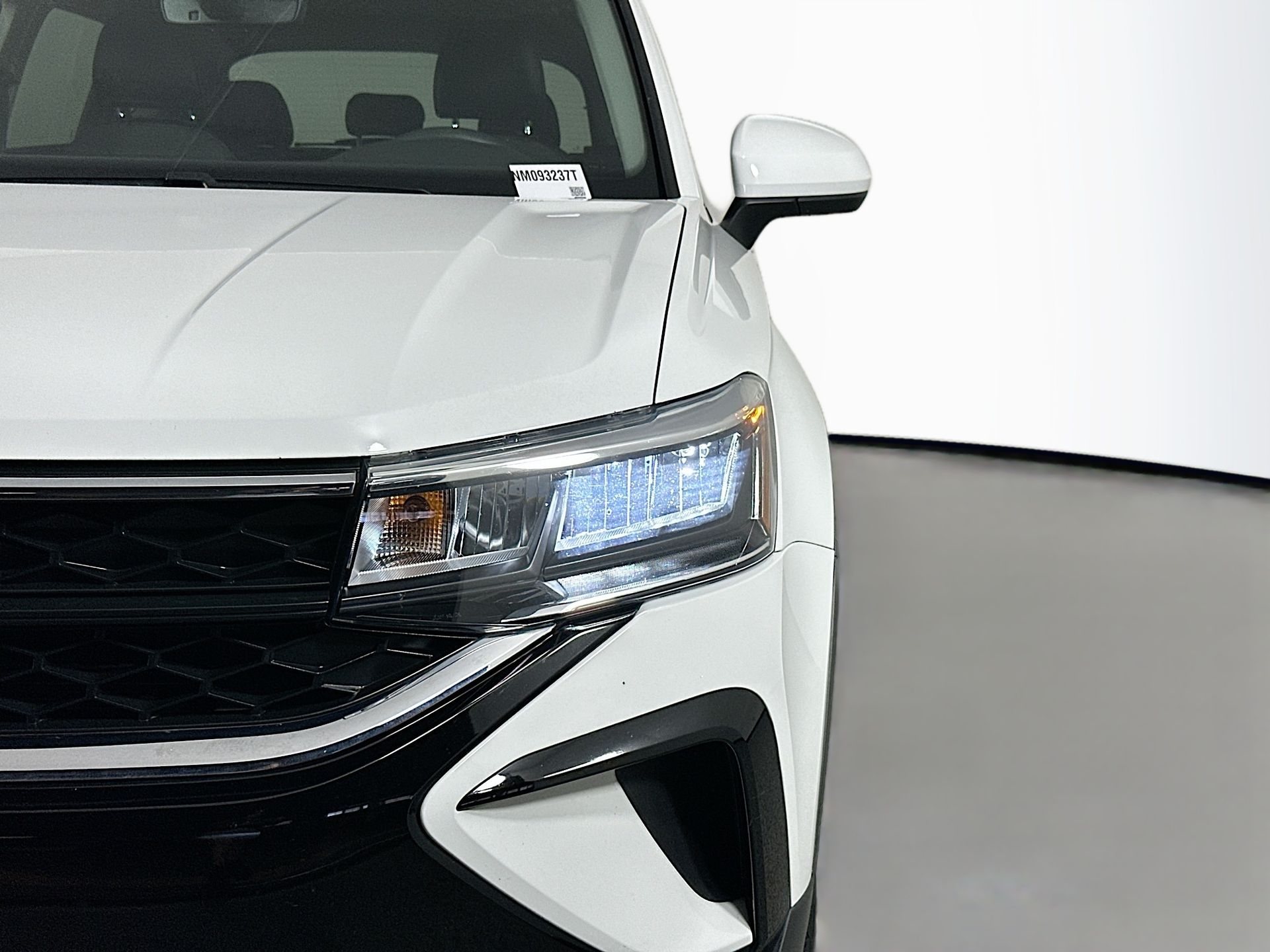 2022 Volkswagen Taos SE photo 3