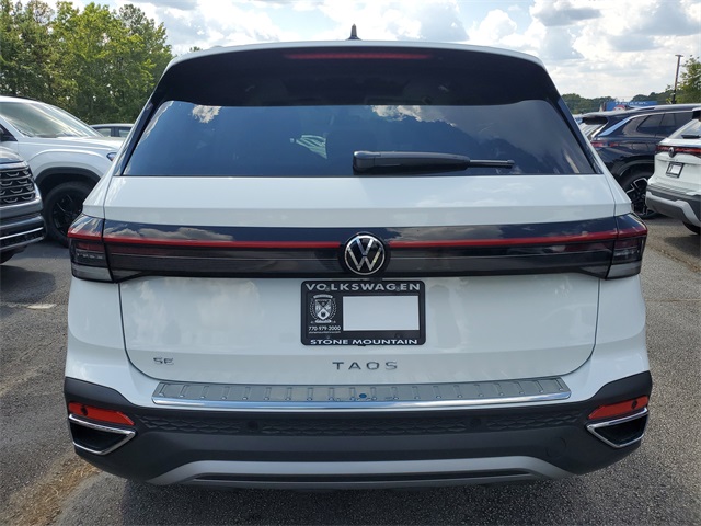 2025 Volkswagen Taos SE photo 3
