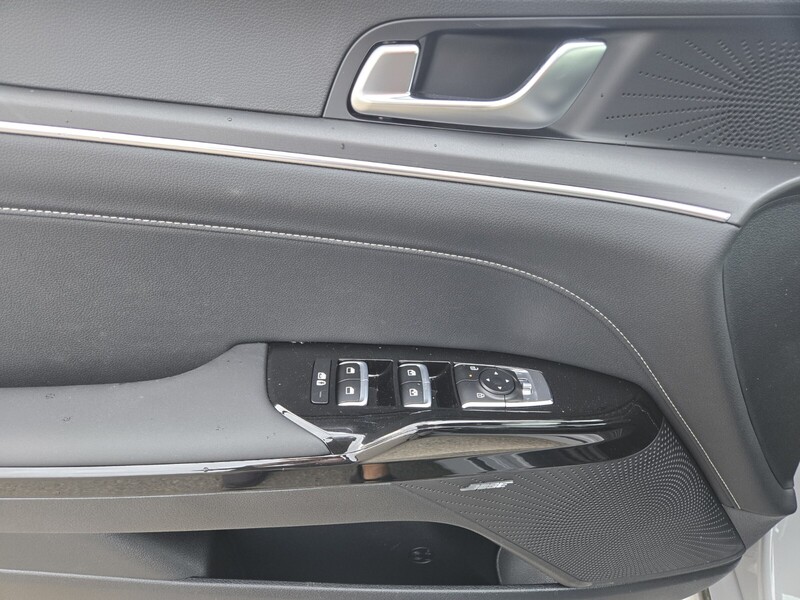 2025 Kia K5 GT-Line photo 9