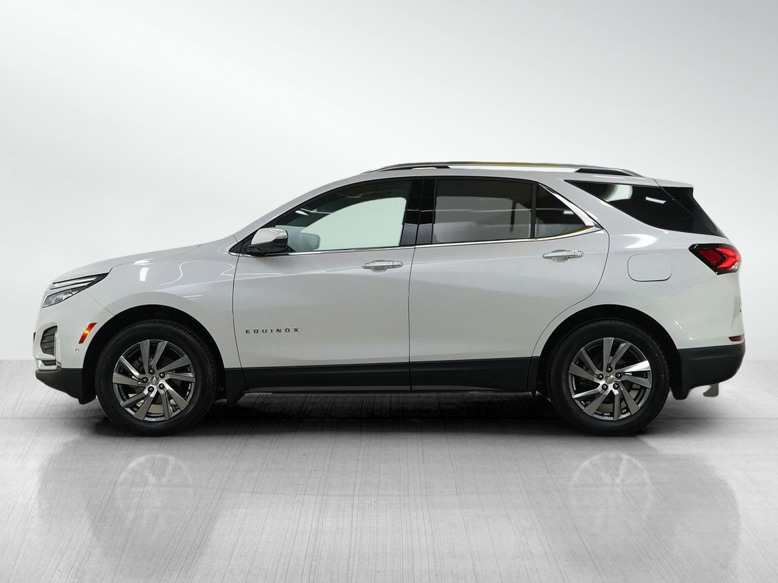 Used 2024 Chevrolet Equinox Premier with VIN 3GNAXXEG3RL109848 for sale in Burnsville, Minnesota