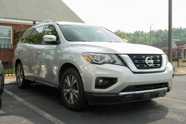 2019 Nissan Pathfinder SL photo 3