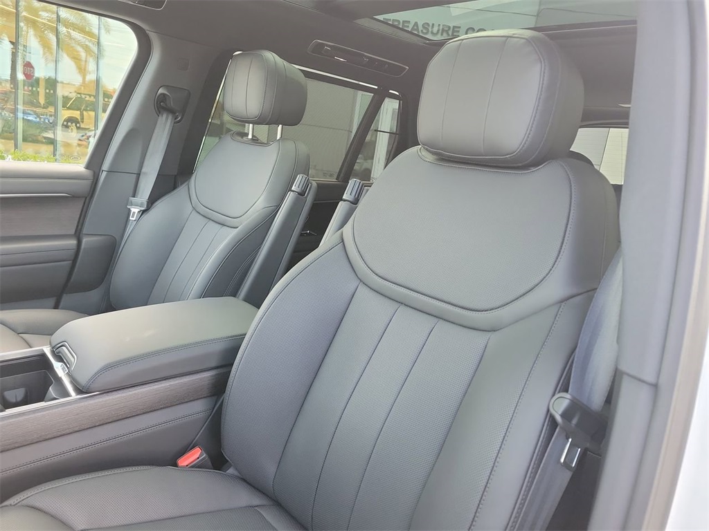 2025 Land Rover Range Rover SE photo 25
