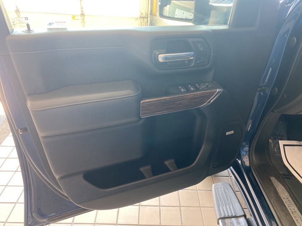 2023 Chevrolet Silverado 3500HD High Country photo 10