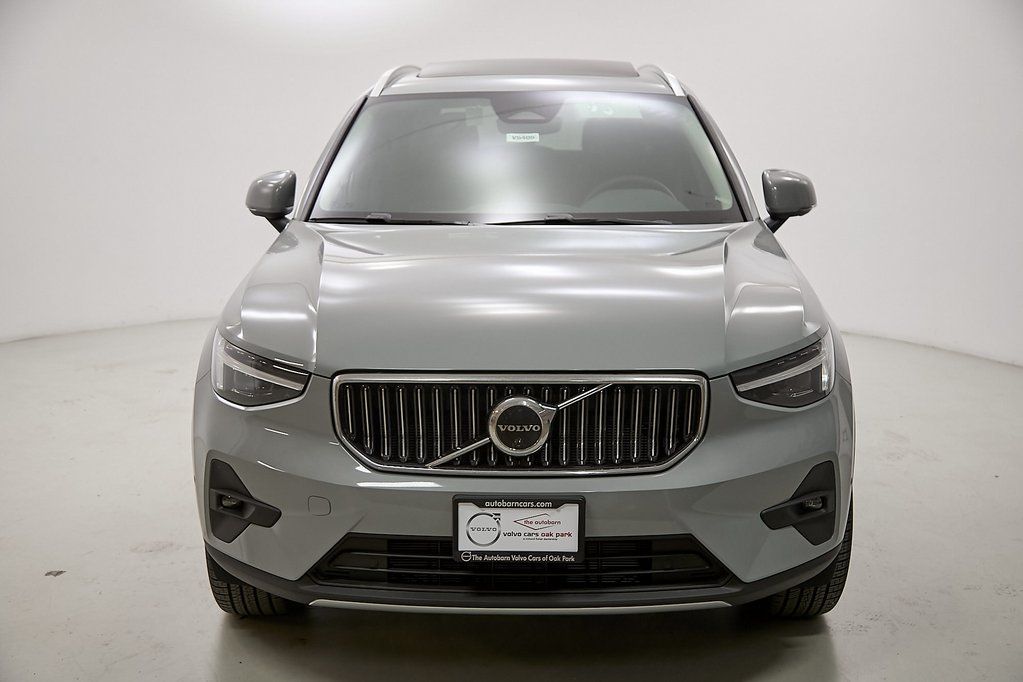 2025 VOLVO XC40 - Image 4