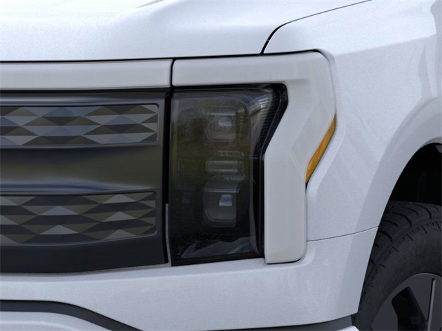 2025 Ford F-150 Lightning Lariat photo 18