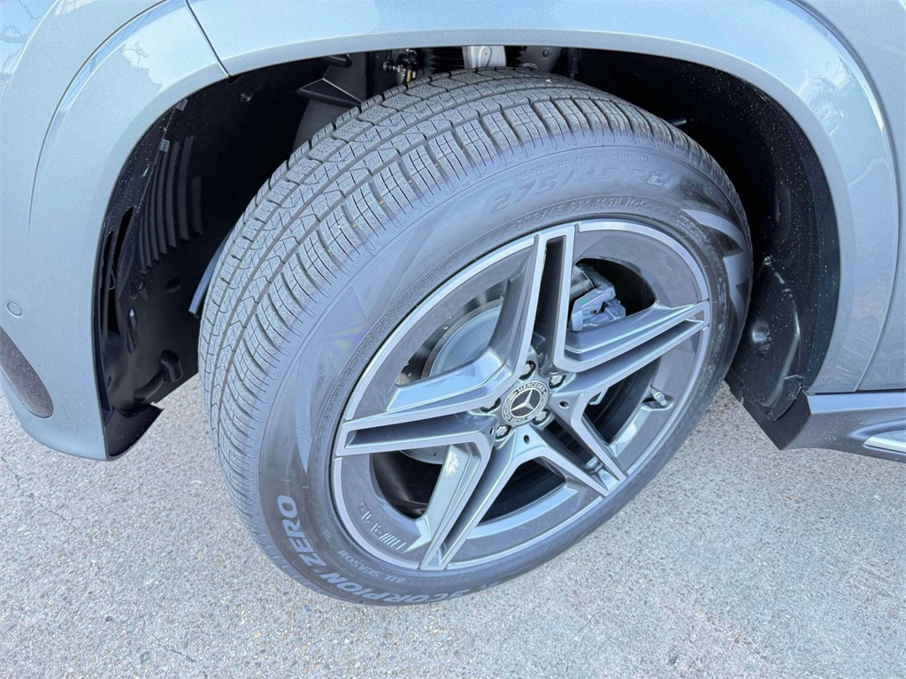 2026 Mercedes Benz GLS 450 4MATIC photo 3