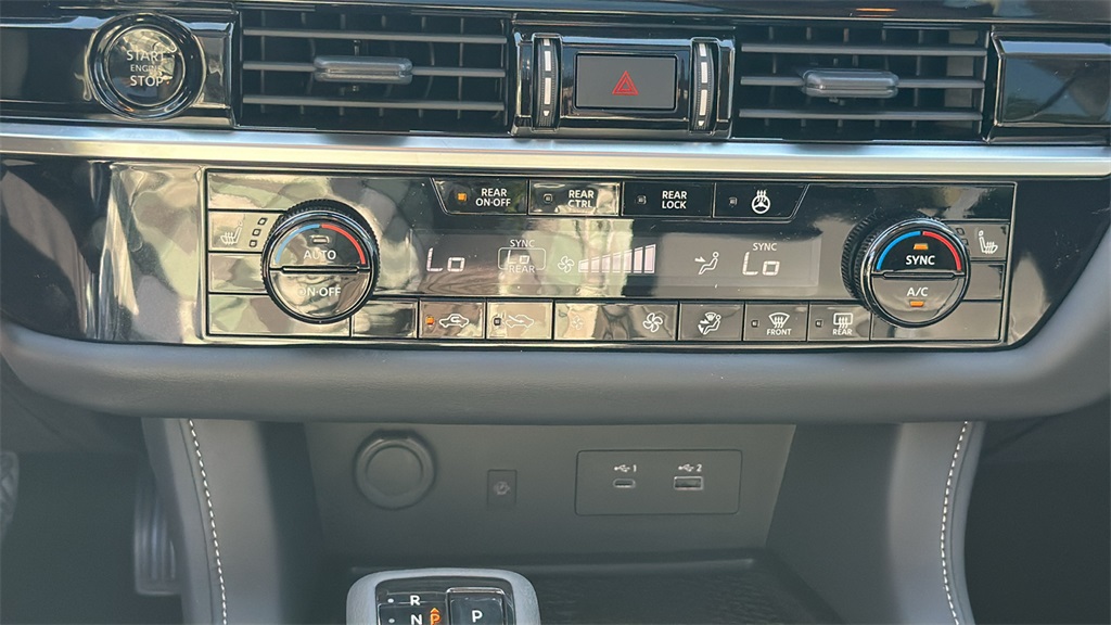 2025 Nissan Pathfinder SL photo 25