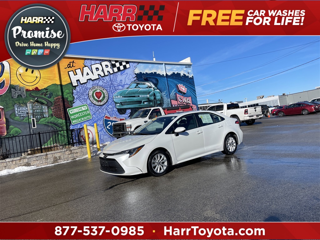 2024 Toyota Corolla LE's photo