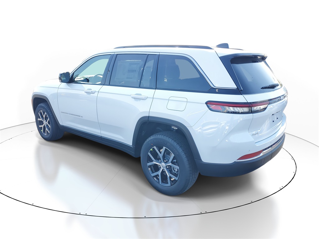2025 Jeep Grand Cherokee Limited photo 3