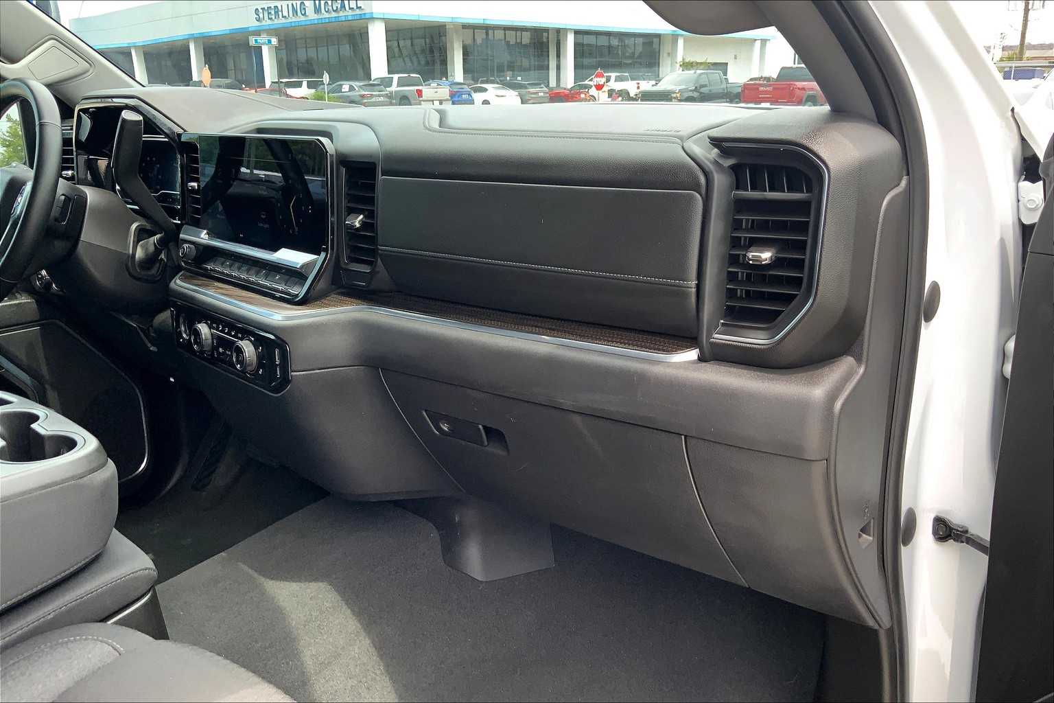 2024 Chevrolet Silverado 1500 LT photo 16
