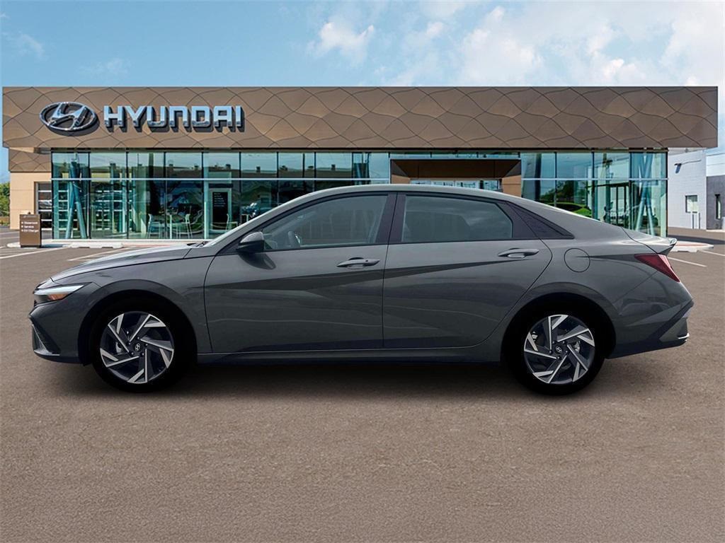 2025 Hyundai Elantra SEL Sport photo 2