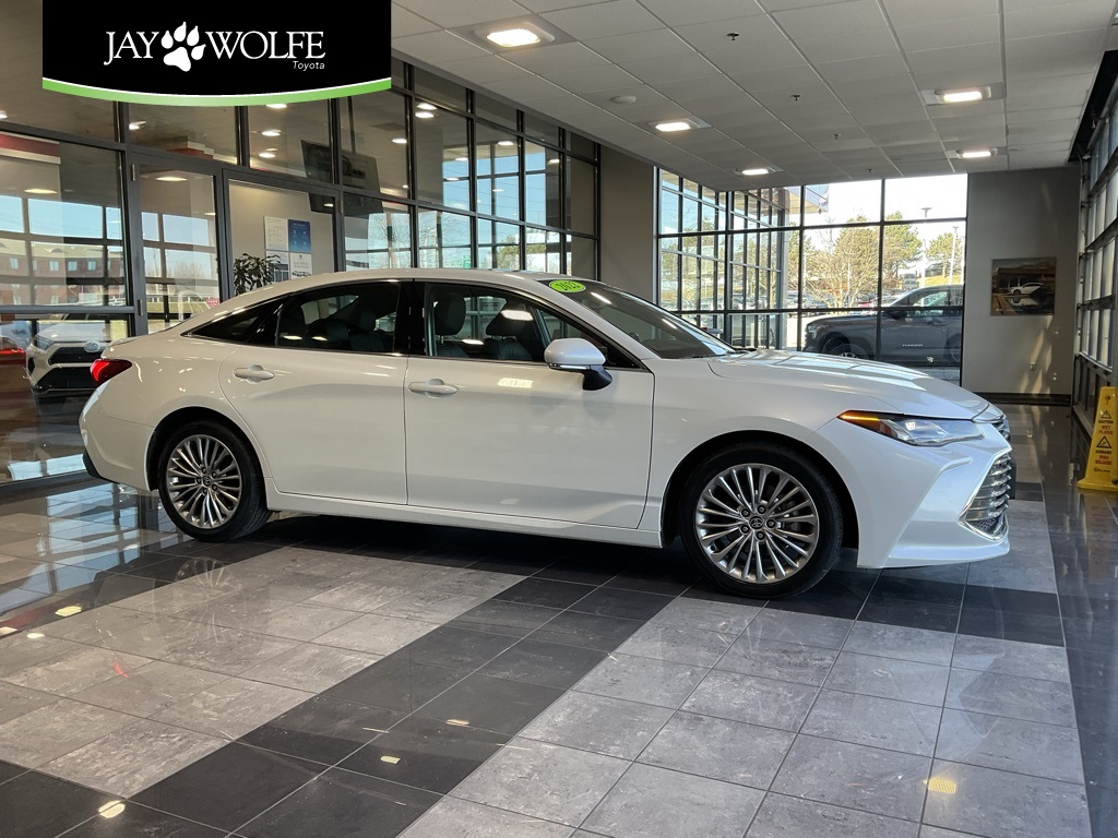 2022 Toyota Avalon Limited's photo