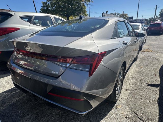 2024 Hyundai Elantra Hybrid photo 2