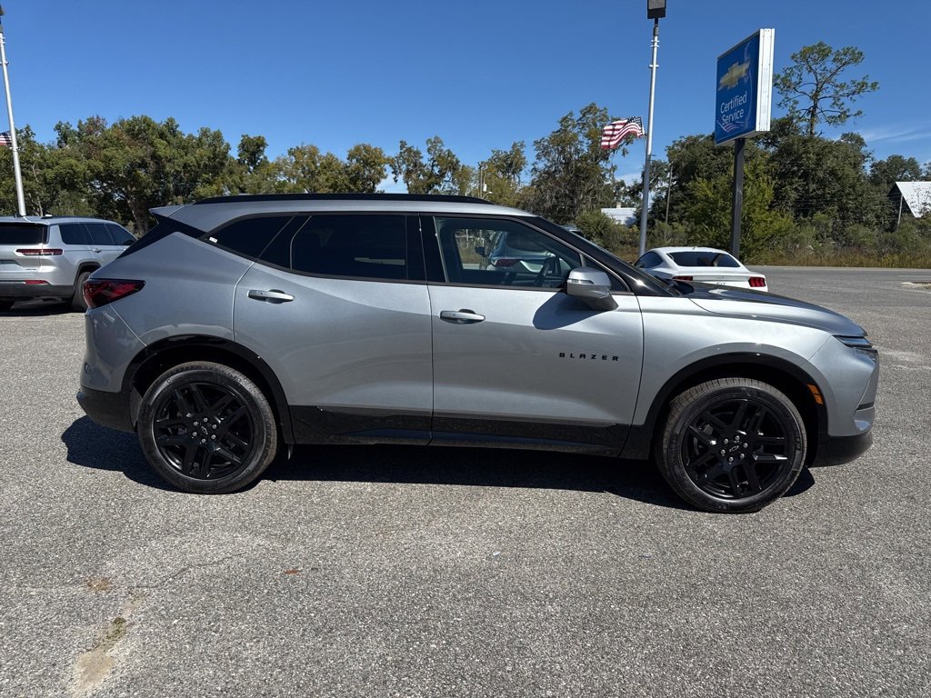 2025 Chevrolet Blazer RS photo 3