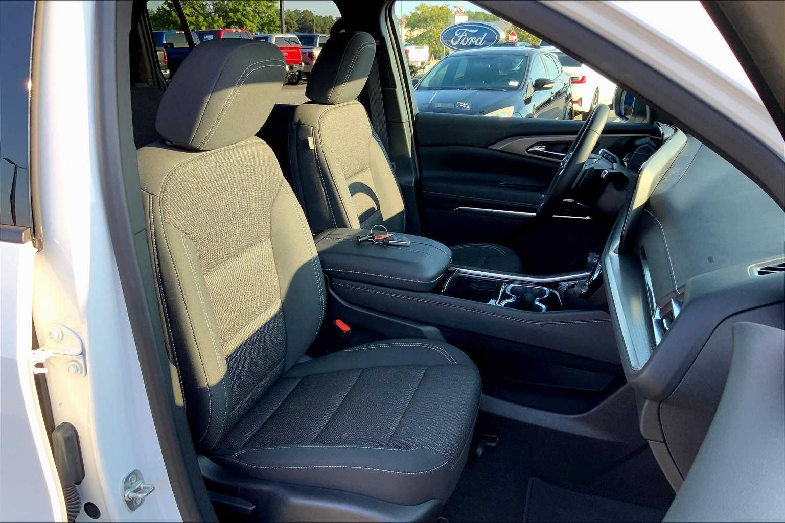 2024 Chevrolet Traverse LS photo 8