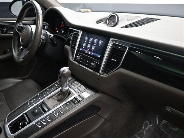 2018 Porsche Macan Base photo 28