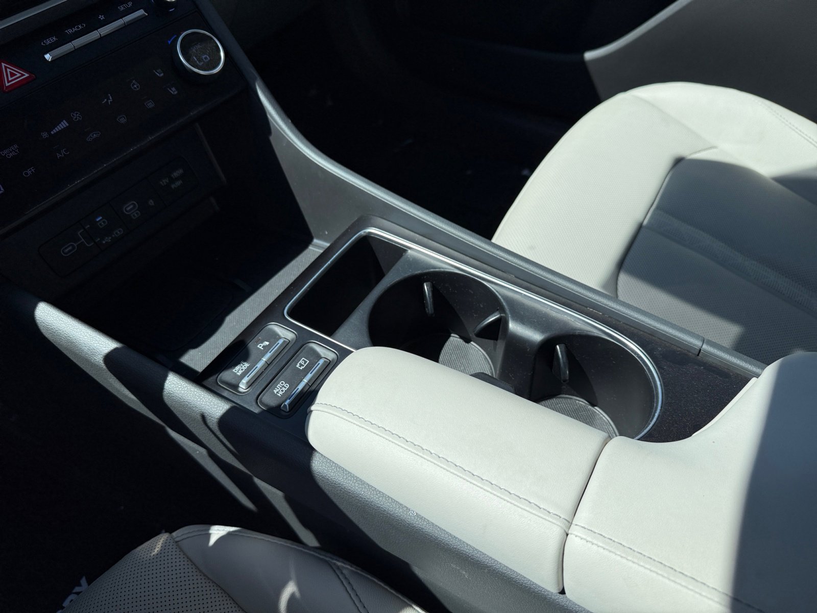 2025 Hyundai Sonata Hybrid Limited photo 13