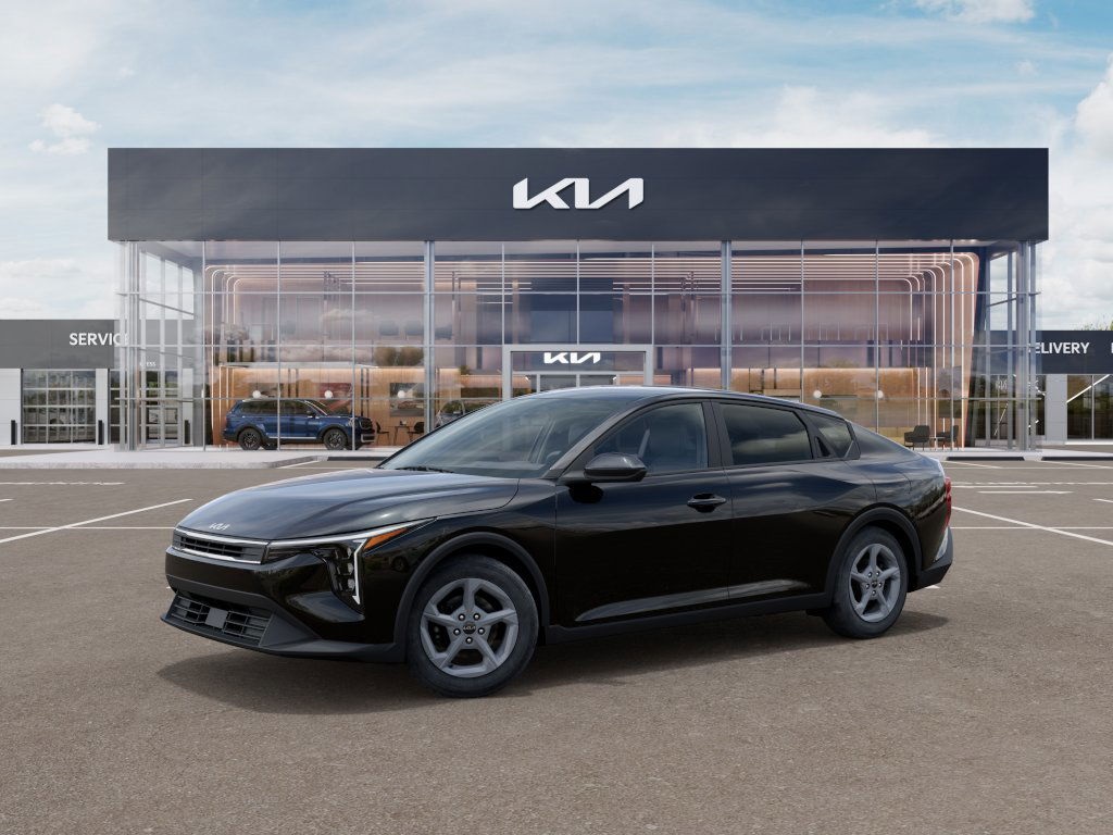 2025 Kia K4 LXS photo 2