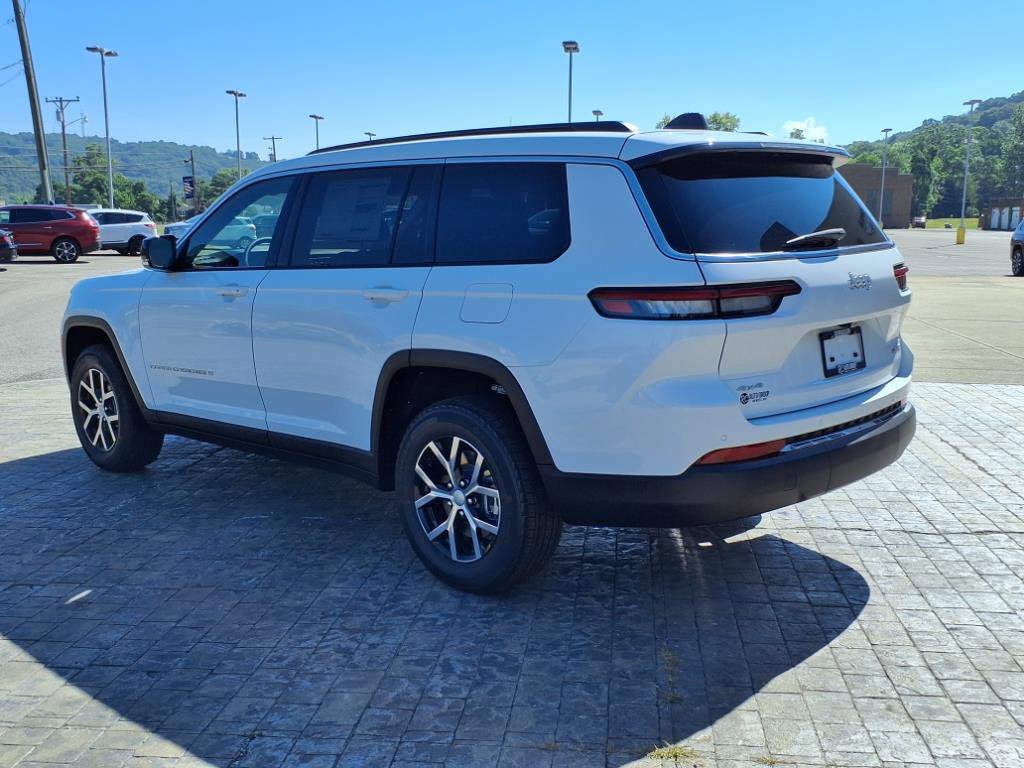2025 Jeep Grand Cherokee Limited photo 8
