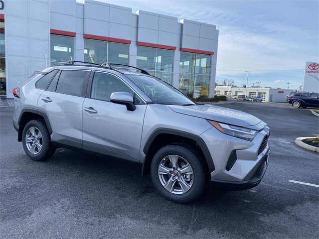 2025 Toyota RAV4 XLE's photo