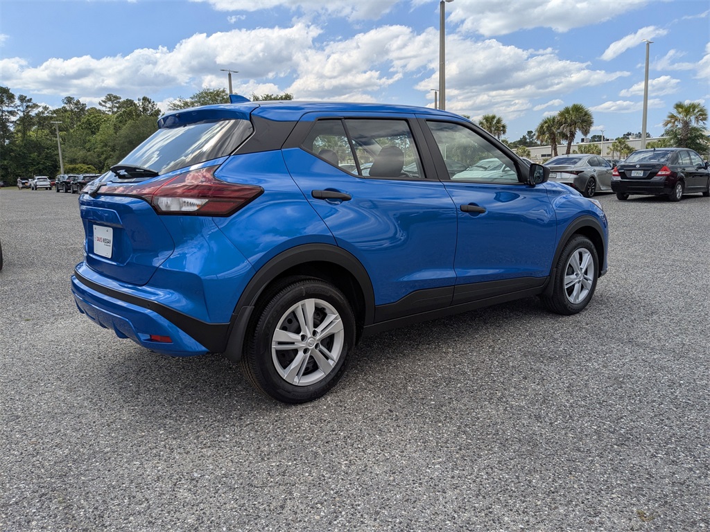 2025 Nissan Kicks Play S photo 4