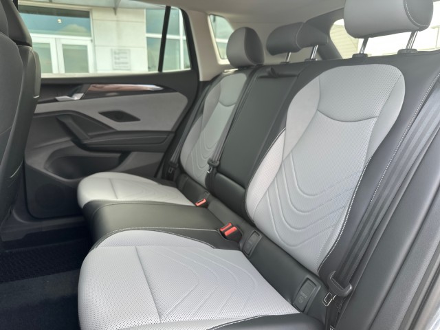 2025 Volkswagen Tiguan SE photo 18