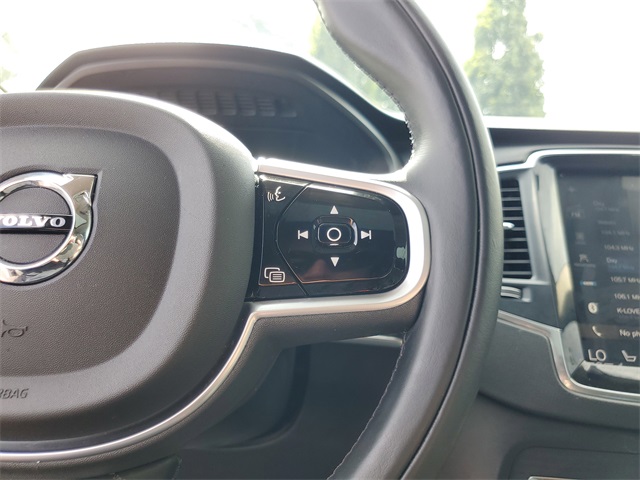 2020 Volvo XC90 T6 Momentum photo 16