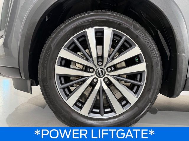 2022 Nissan Pathfinder Platinum photo 9