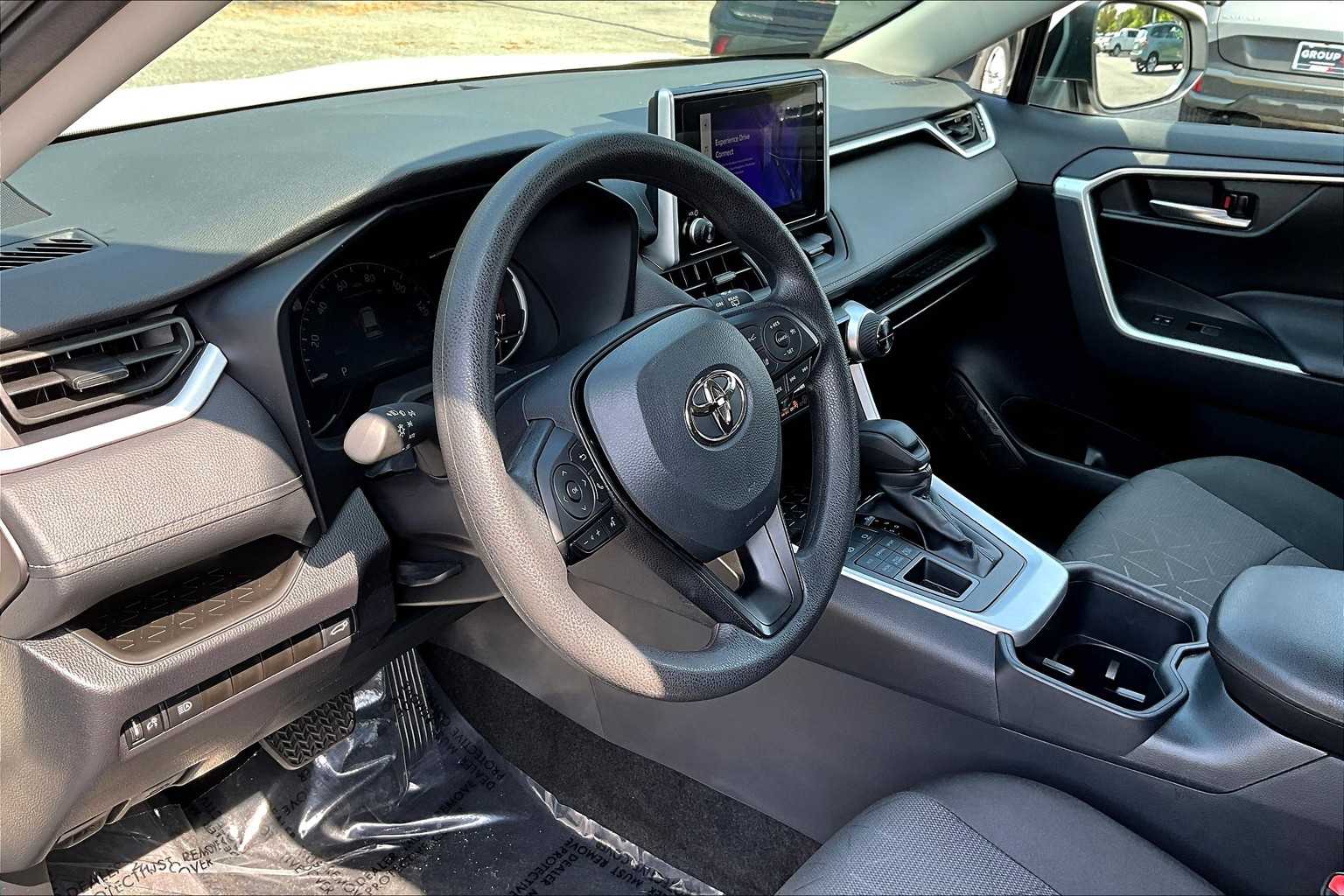 2025 Toyota RAV4 XLE photo 16