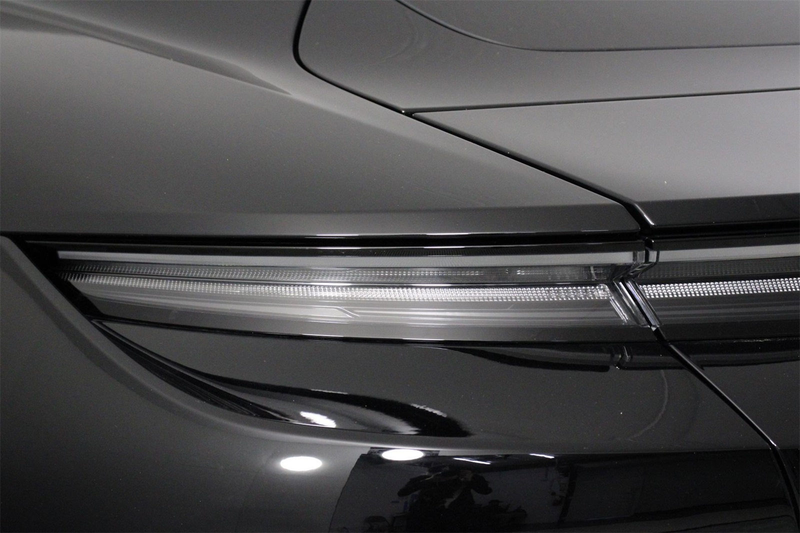 2025 Porsche Taycan photo 19